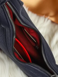 Hot Mała damska torebka z eko skóry z ozdobnym paseczkiem Lacquea Damskie Małe Torebki