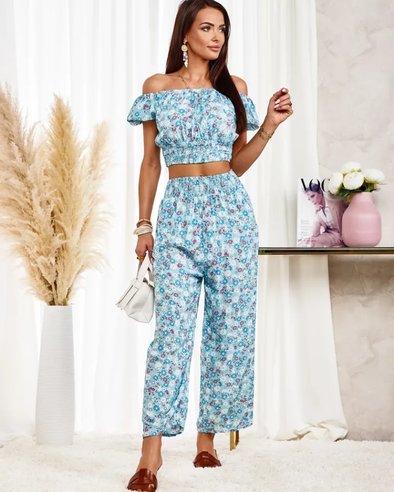 Sale Niebieski dwuczęściowy damski komplet w kwiatki Damskie Komplety Damskie