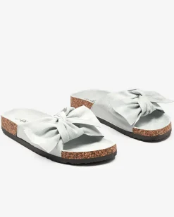 Outlet Niebieskie damskie eko-zamszowe klapki z kokardką Ewerka Klapki Płaskie