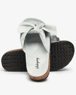 Outlet Niebieskie damskie eko-zamszowe klapki z kokardką Ewerka Klapki Płaskie