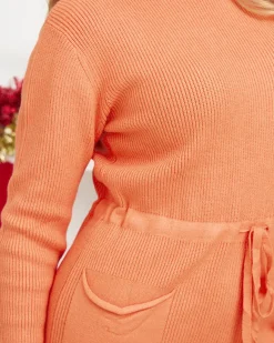 Best Pomarańczowa damska sukienka swetrowa z kapturem Sukienki Krótkie