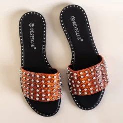Clearance Pomarańczowe damskie klapki z ćwiekami i dżetami Maurella Klapki Płaskie