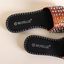 Clearance Pomarańczowe damskie klapki z ćwiekami i dżetami Maurella Klapki Płaskie