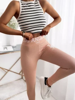 Online Pudrowe damskie prążkowane legginsy z napisami Legginsy / Tregginsy