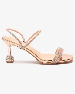 Online Różowo- złote lakierowane klapki na niskim obcasie Lakopi Klapki Na Obcasie