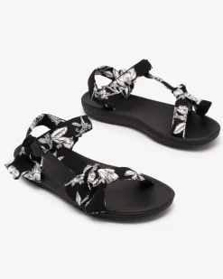 Outlet Sandały damskie z printem w kolorze m Andreti Sandały Płaskie