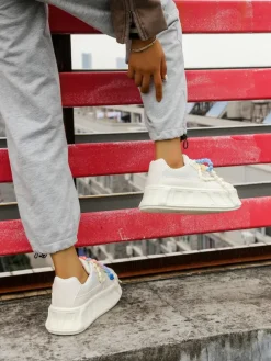 Sportowe sneakersy damskie na platformie z ozdobnymi sznurówkami Funies Damskie Sneakersy