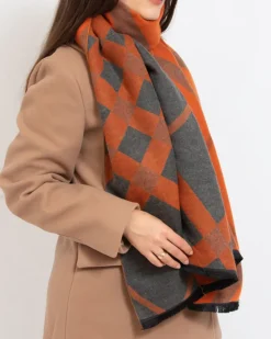 Szaro- damski lekki szalik z printem Damskie Chusty / Apaszki / Szaliki