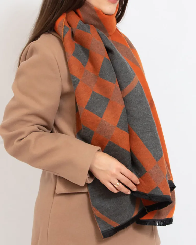 Szaro- damski lekki szalik z printem Damskie Chusty / Apaszki / Szaliki