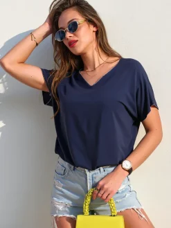 Sale Wiskozowa bluzka damska z krótkim rękawem i brokatowym wykończeniem Bluzki / Koszule / Koszulki