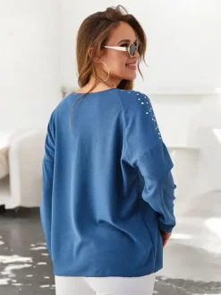 Wiskozowy cienki damski sweterek z cyrkoniami na ramionach Swetry