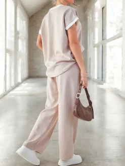 Outlet Wiskozowy damski komplet z krótkim rękawem i poszerzanymi spodniami Damskie Komplety Damskie