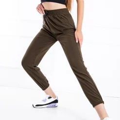 Outlet Zielone spodnie dresowe damskie z napisem Spodnie Dresowe