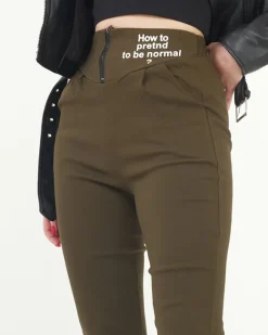 Sale Zielone tregginsy damskie materiałowe z ozdobnymi napisami Legginsy / Tregginsy|Spodnie Materiałowe