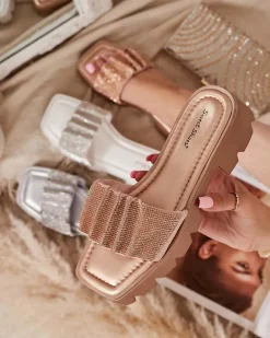 Sale Złote klapki damskie z cyrkoniami Emkoy Klapki Na Obcasie