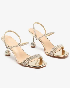 Sale Złote lakierowane klapki na niskim obcasie Lakopi Klapki Na Obcasie