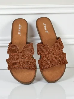 Hot Rpyalfashion Klapki damskie z ozdobnym paseczkiem Braida Klapki Płaskie