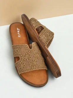 Outlet Rpyalfashion Klapki damskie z ozdobnym paseczkiem Braida Klapki Płaskie