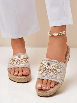 Clearance Sandały damskie Perseida srebrne z muszelkami na płaskiej podeszwie Klapki Płaskie