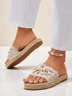 Clearance Sandały damskie Perseida srebrne z muszelkami na płaskiej podeszwie Klapki Płaskie