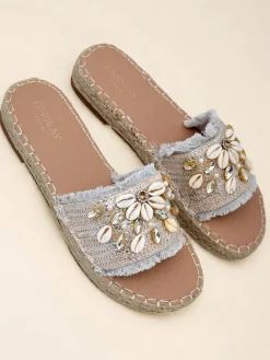 Clearance Sandały damskie Perseida srebrne z muszelkami na płaskiej podeszwie Klapki Płaskie
