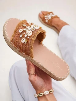 Clearance Sandały Callista Boho na płaskiej platformie z muszelkami Klapki Płaskie