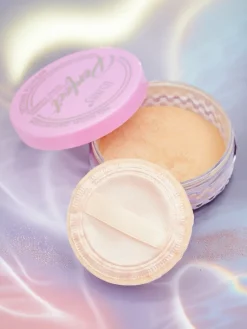 Sale Sypki puder do twarzy z efektem naturalnego wykończenia Radiant Twarz