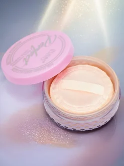 Sale Sypki puder do twarzy z efektem naturalnego wykończenia Radiant Twarz