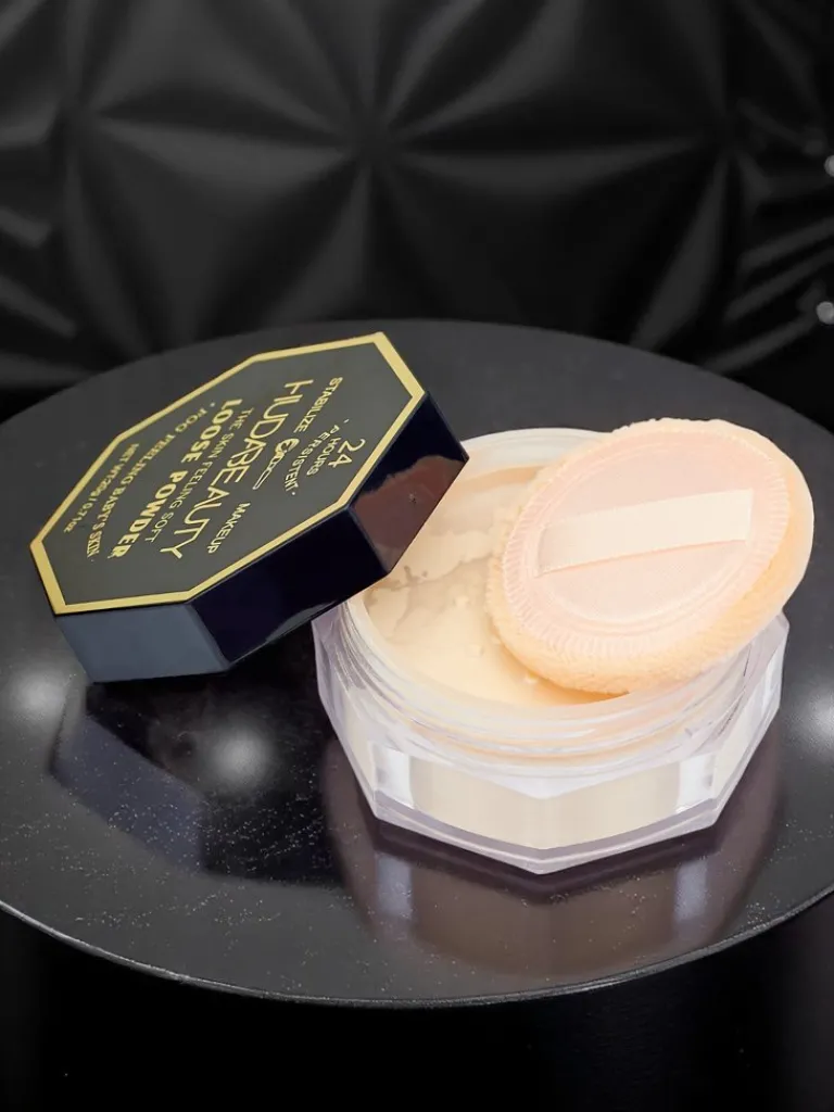 Best Sypki puder do twarzy z efektem naturalnego wykończenia Ivory Twarz