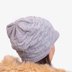 Best Szara damska ciepła czapka z perełkami - Akcesoria Damskie Czapki I Kapelusze