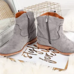 New Szare kowbojki na koturnie Bertold - Obuwie Botki Z Delikatnym Ociepleniem|Kowbojki