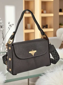 New Torebka damska Hera Nero z eko-skóry z ozdobną pszczołą – Damskie Małe Torebki