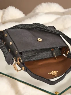 New Torebka damska Hera Nero z eko-skóry z ozdobną pszczołą – Damskie Małe Torebki