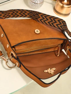 Hot Torebka damska Minerva żółta z ekoskóry, ozdoba złota pszczoła, boho pasek Damskie Małe Torebki