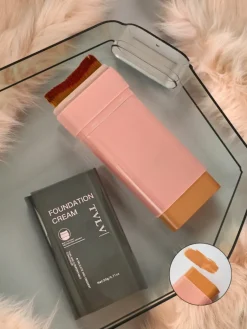 Online TVLV Podkład do twarzy matujący w sztyfcie z wbudowanym pędzlem Warm Beige Twarz|Twarz