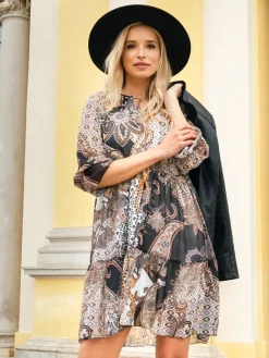 Wzorzysta beżowa krótka sukienka- Odzież Sukienki Krótkie